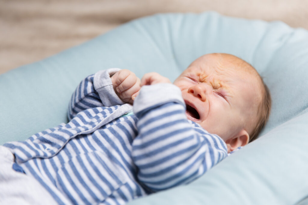 bayi menangis karena menyapi salah